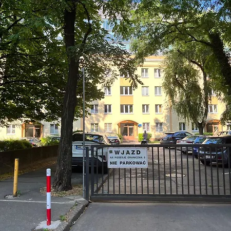 Labo Plac Grzybowski Varşova